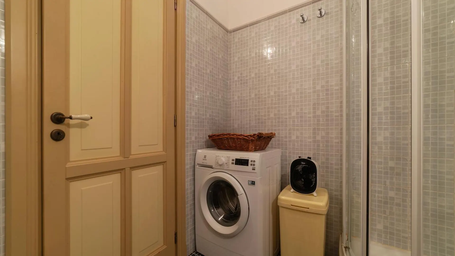 Piazza Vittorio Emanuele II Classic Apartment Rome Italy