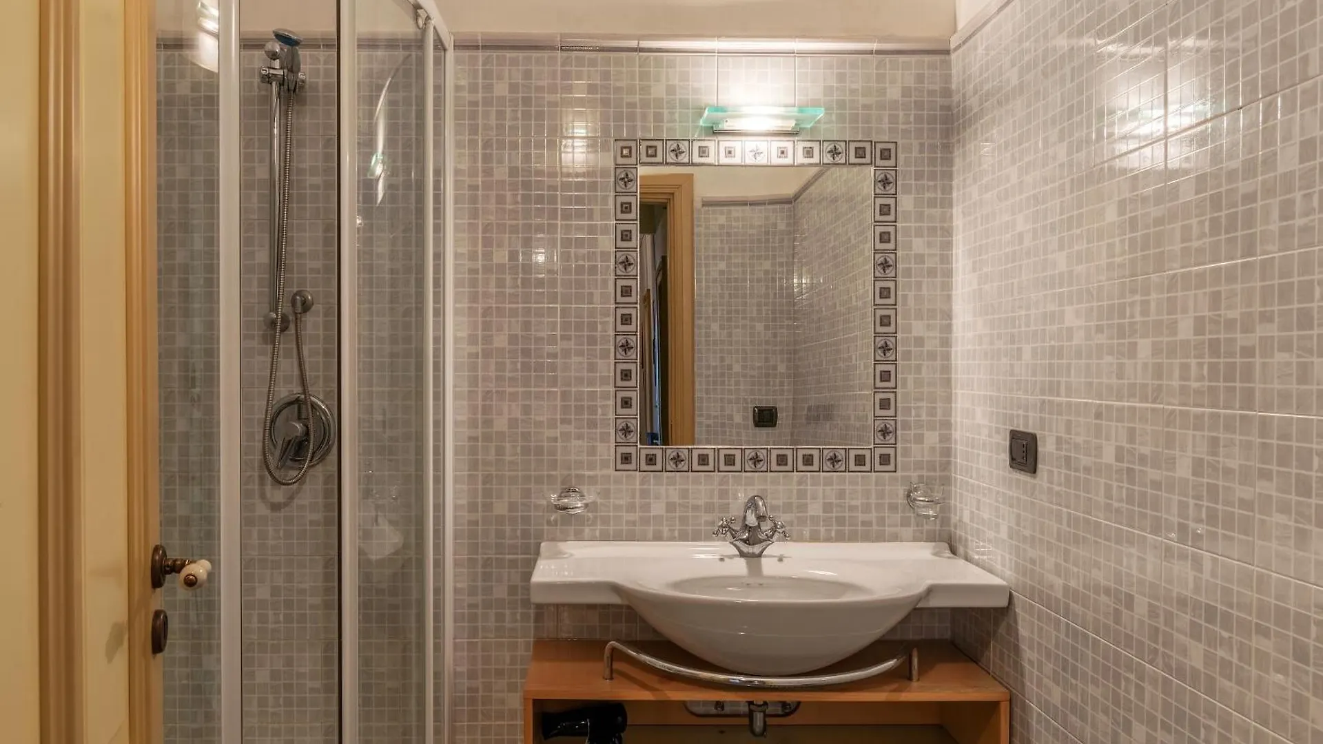 Piazza Vittorio Emanuele II Classic Apartment Rome
